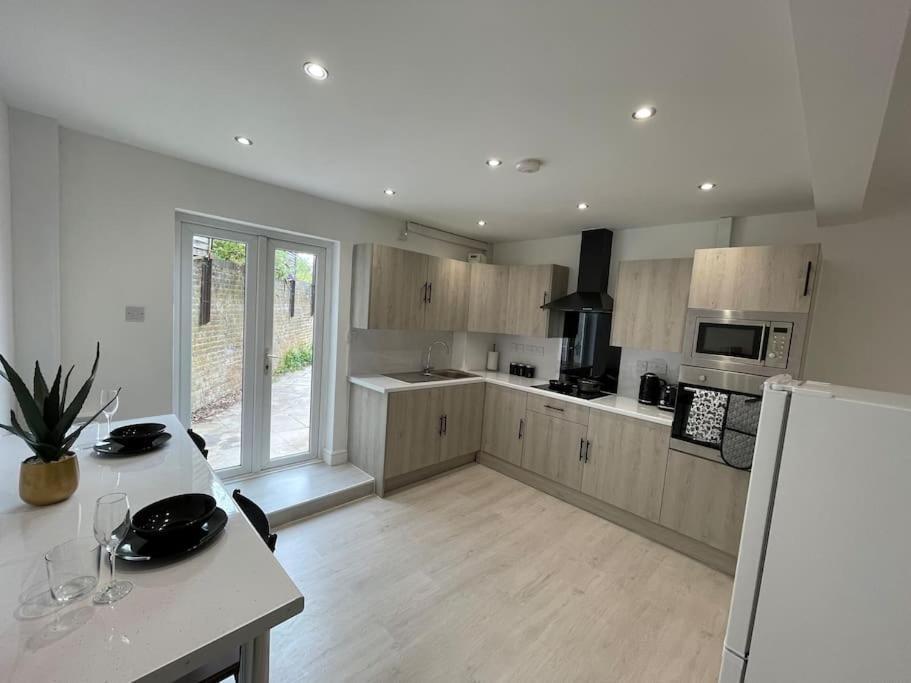 Ed Executive Ipswich Accommodation Экстерьер фото
